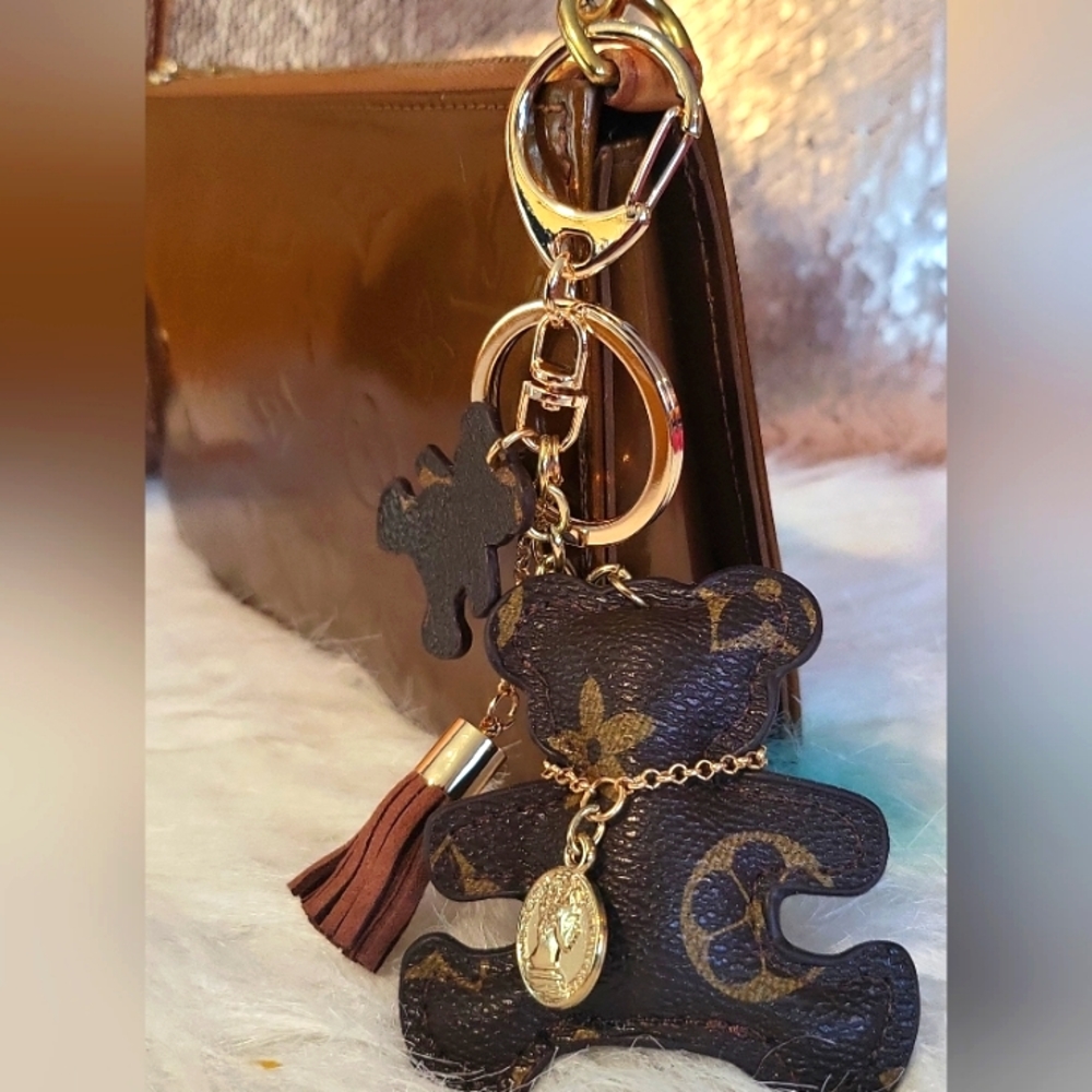 🆕️🌈FASHION🌈 Cute  Bear Keychain Pendant Tassel Bag Charm $35 each with box - Picture 15 of 16